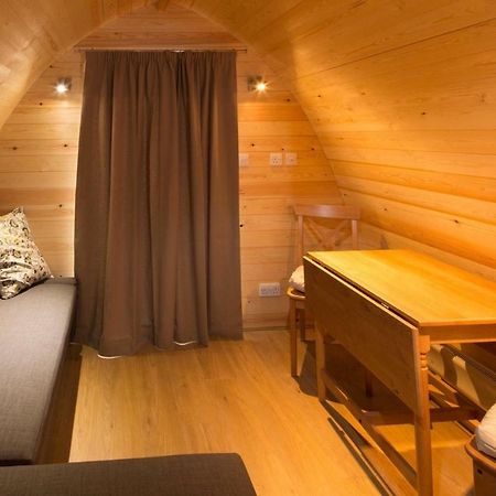 Lupin Glamping Pod Hotel Cheltenham Eksteriør billede