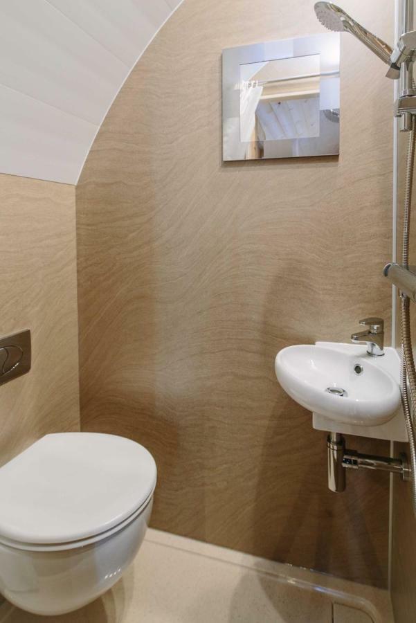 Lupin Glamping Pod Hotel Cheltenham Eksteriør billede